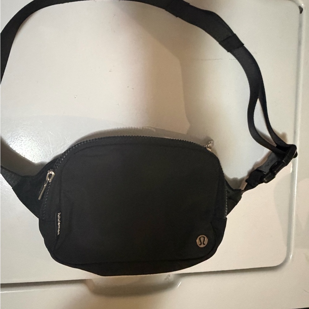 Lululemon 2L belt bag